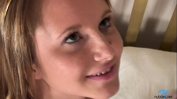 Olya se fait baiser dans une chambre d'hôtel