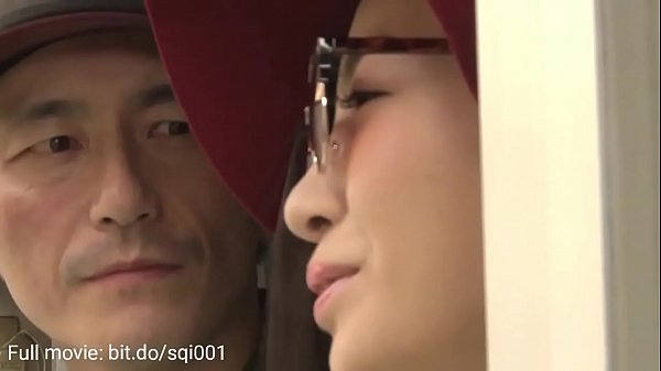 una donna sexy ha chiesto al tassista di fare la doccia insieme