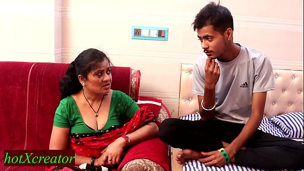 Fodendo a esposa do motorista e gozando dentro da buceta! Desi Sexo Quente