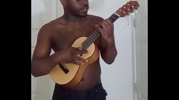 Ich selbst spiele die Rolle eines alleinstehenden Mannes, der niemanden um sich hat und bereit ist, auf ein Date zu gehen und Songs kostenlos neu zu schreiben 5