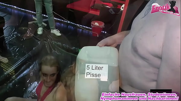Deutsche Extrem-Piss-Party im Swingerclub mit viel Urin