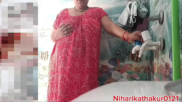 Faccio il bagno in bagno con la figa che scopa, indovina?