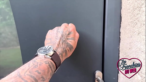 La ragazza sexy Gwen mangia il cazzo e la figa