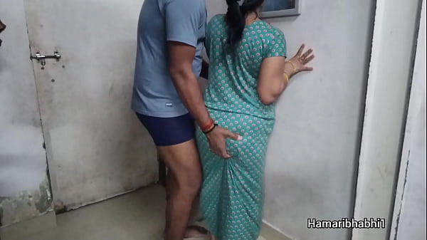 Nóng Ấn Độ desi bhabhi tình dục trong sexy áo choàng.