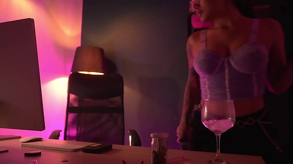 Linda Jovem se diverte