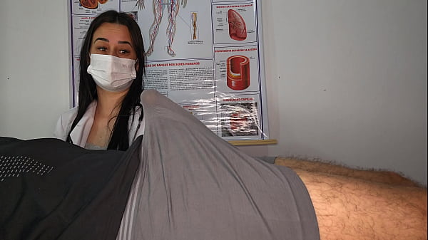 Paciente tem ere&ccedil_&atilde_o bem na cara da enfermeira