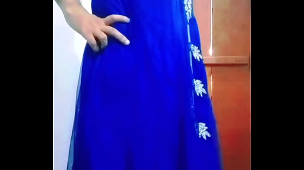 Indischer Gay Bottom Crossdresser Gaurisissy echter xxx in blauem Lehanga
