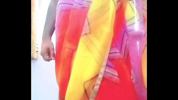 Indischer Gay-Bottom-Crossdresser im Regenbogen-Saree macht stolz auf LGBTQ-echt harten XXX-Sex