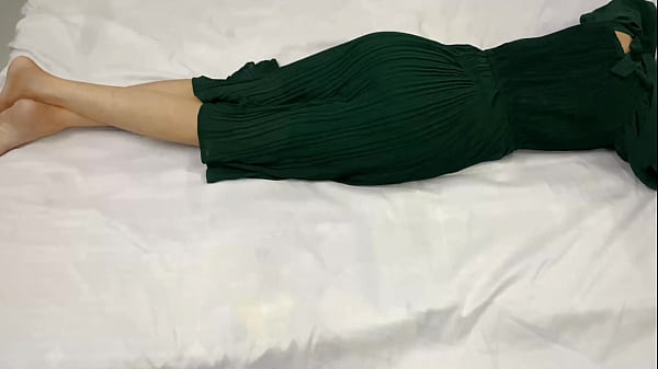 My 18young step sister was alone in the room, I also went to her room and fucked her pussy at night