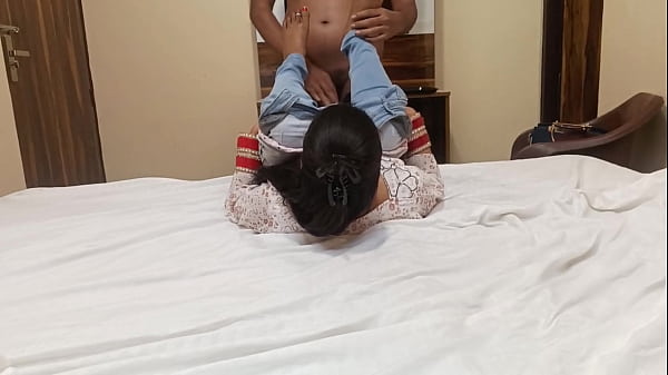 My Indian desi ex-girlfriend unhappy with her husband after marriage came to meet me in a motel then her boyfriend fucked her hard