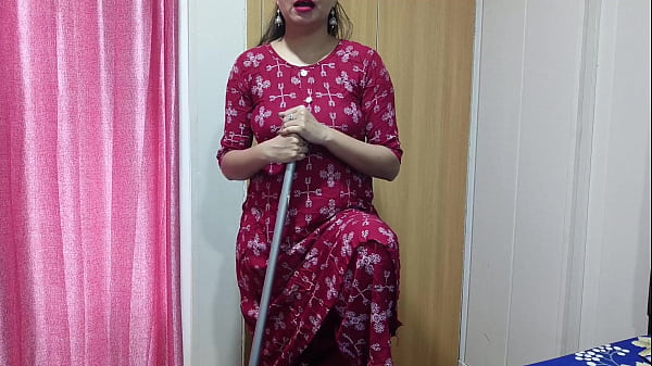 L'indiana desi sali si è goduta il sesso hardcore dalla sua jija bellissima sali clean room sali seduce la sua jija con chiacchiere sporche in hindi