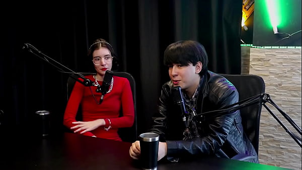 Ele era um CLT ferrado, recebeu convite para entrar no pornô, sua mãe lhe deu conselhos, ele transou com uma garota que gemeu alto e quase foi preso - Yastrixx & Dixon (ASSISTA ON: SHEER/RED)