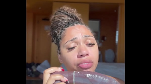 Honey Tsunami diventa cattiva e non riesce a tenere le mani lontane