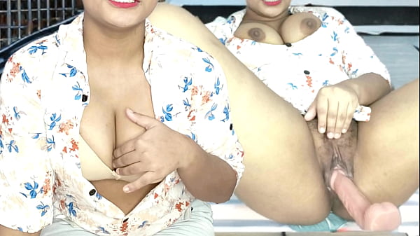 大屁股辣妹 Urfi 小便用性爱机器喷出印地语音频