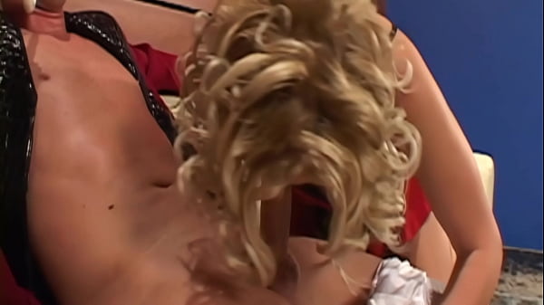 Hannah Harper ist eine hinreißende MILF mit drei perfekten Löchern zum Ficken und dem Wunsch, ...