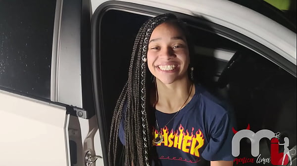 Da comunidade de heli&oacute_polis para o mundo, a safada fodeu com todos no estacionamento e levou muita porra para a favela.