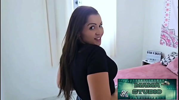 Mama Studio em Casada, escondida e viciada em sexo. No meio do trabalho ele resolveu foder a vadia e registrar o momento - Free_tis