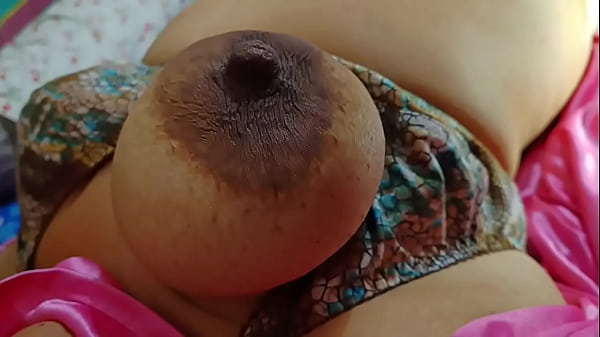 La traviesa Bhabi es disfrutada por Call Boy