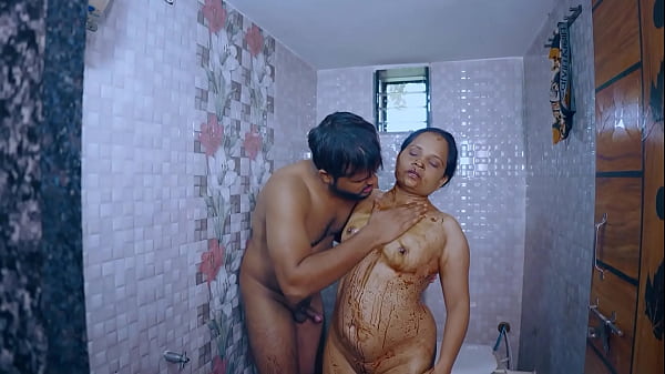 देसी नौकरानी को उसके मालिक ने बाथरूम में पूरी रात जमकर चोदा