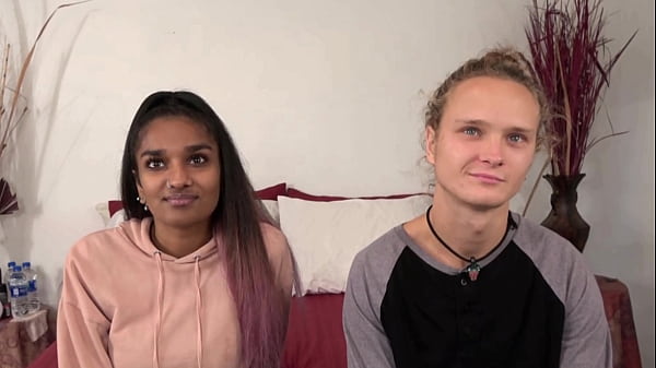 Verzweifelte Amateure, heiße MILFs mit großen Titten und Babes im College-Alter lassen sich von großen harten Schwänzen hart in die engen Fotzen ficken