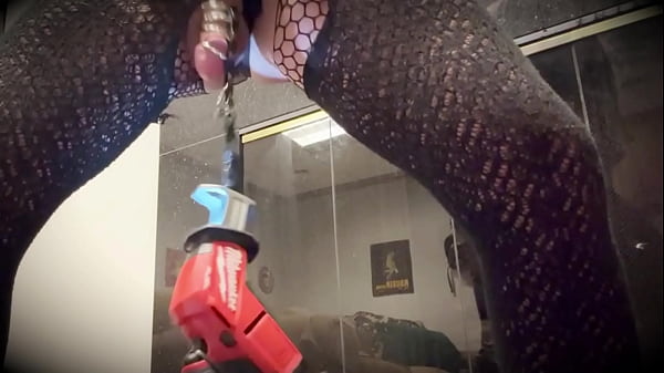 Jett Hoover masturbates with power tool, so excited she is not sure if she was pissing or cumming, seemed like a combination of both!