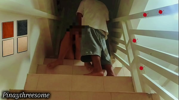 Je suis allé rencontrer ma petite amie alors que son mari était dans la pièce au milieu de la nuit. minuit sucer femme infidèle