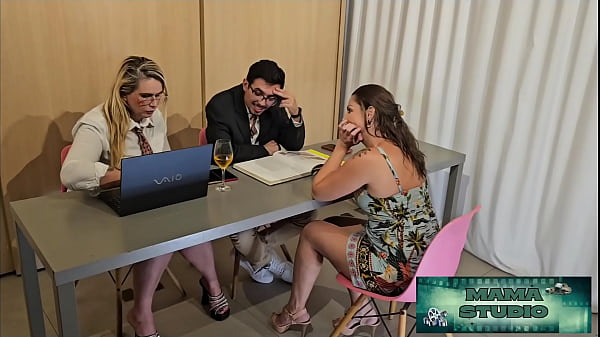 Mama Studio em: Ungeschriebener Sex unter dem Tisch – Gr&aacute_tis