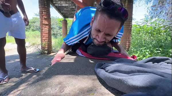 Cuộc truy hoan lớn nhất trong công viên, 3 CARIOCAS NHẬN RẤT NHIỀU SỮA CHO BẠN BÈ CỦA HỌ.