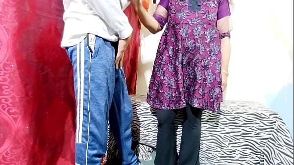 Bhabhi disfrutó cuando la polla de su cuñado entró en su gran culo, india gaand follada analmente duro