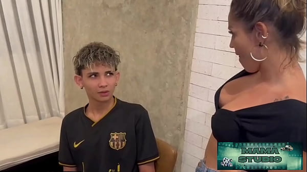 Mama Studio en: Me follé a mi madrastra traviesa para que no le diga a mi papá que me pilló viendo porno a la hora de cenar