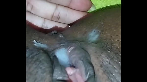 Enfiou a m&atilde_o dentro de mim e ainda quis gozar dentro