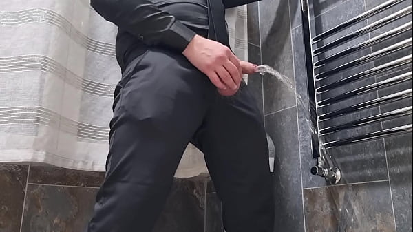 CALDO E TREMENDAMENTE MOLTO SEXY | VESTITO ELEGANTE SEGNA E SBORRA - CAZZO ENORME E PISCIO URLANTE