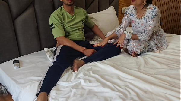 Linda Chica Adolescente se desnuda en anal