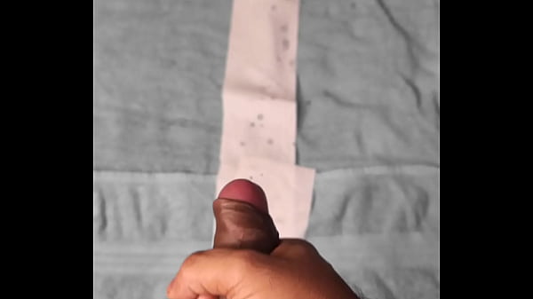 慢动作男孩从他的青少年迪克挑逗中抽搐的射液视频