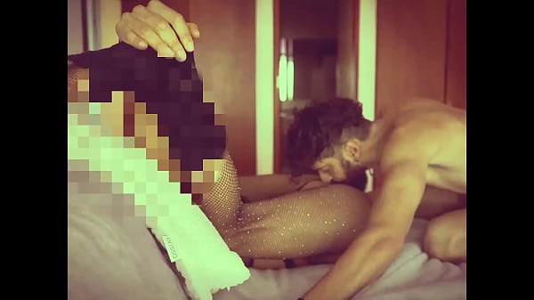 Sexo con una bailarina muy guarra que conoci por Tinder termina siendo un exito en internet