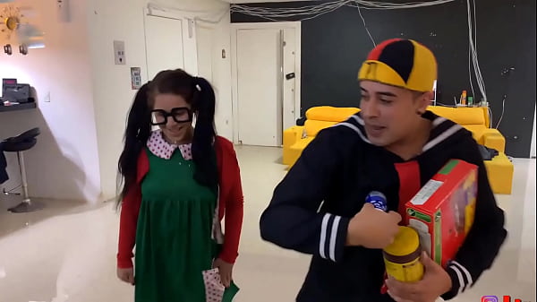 Parodia, Kiko y Chika chupando caramelos y travessuras