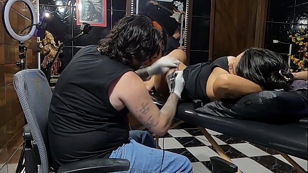 Ups, agujero equivocado, cariño, pero sigue adelante.