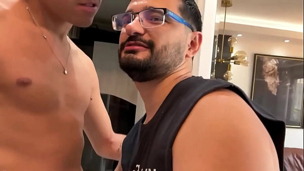 Reading Marcos Goiano's ass.