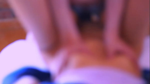 Chị dâu và bạn đời của chị gái trong ngôi nhà thời con gái.