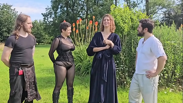 Scène d'impact BDSM avec Melody : flagellation, fouet, morsure, pagaie (avec Pudibondage)