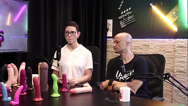 Las texturas del pene, y su uso para masturbación y prótesis, y las ventajas... - Eilani Quina y Victor Luciano - Upper Toys (SHEER/RED)