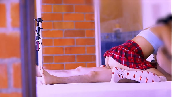 Hermosa joven se burla