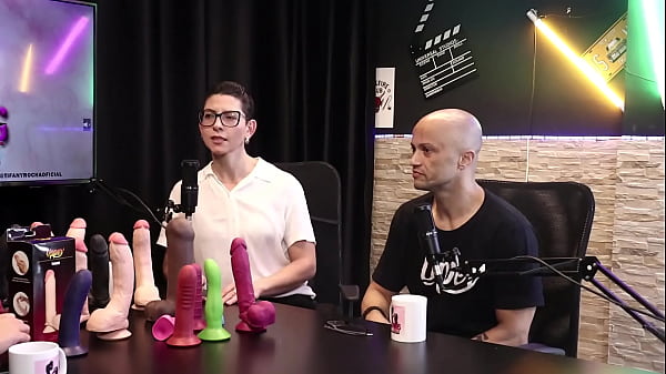 Lo ha usato per masturbarsi e si è bloccata, era una situazione insolita, e il piccolo cazzo più venduto... - Eilani Quina e Victor Luciano - Upper Toys (SHEER/RED)