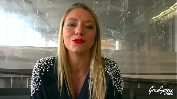 Ashley, jolie blonde, a besoin d'une bite bien dure dans la chatte