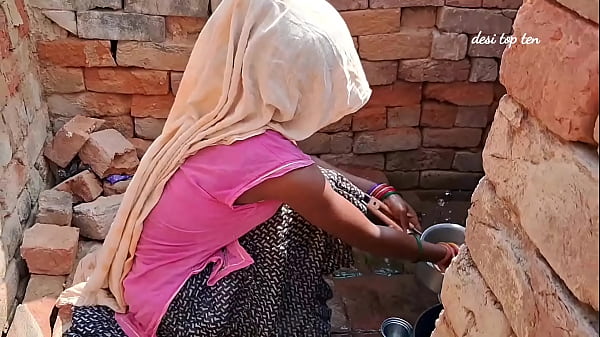 बर्तन धो रही थी मेरे पति को जोश आया मुझे कमरे में ले जाकर चोद दिया बेस्ट इंडियन सेक्स वीडियो हिं�