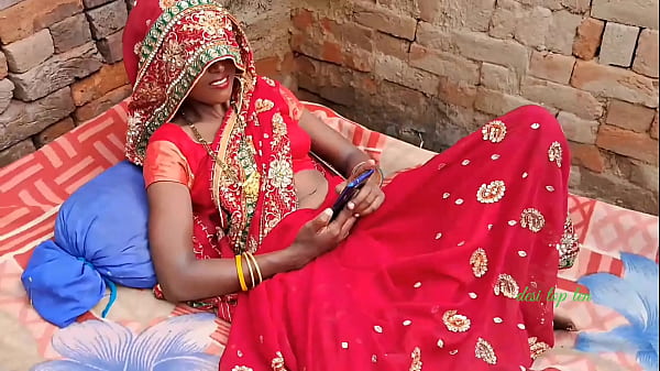 Oggi ho fatto sesso a Khatiya per la prima volta. Ha fatto sesso con la moglie di Desi a Khatiya.