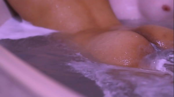 La estrecha conexión entre el estudiante y la madre de su amigo les llevó a vivir experiencias únicas en el apartamento.