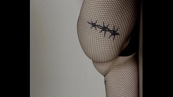 SEXY FISHNET BABE, AIMEZ-VOUS LES RÉSILLES ?