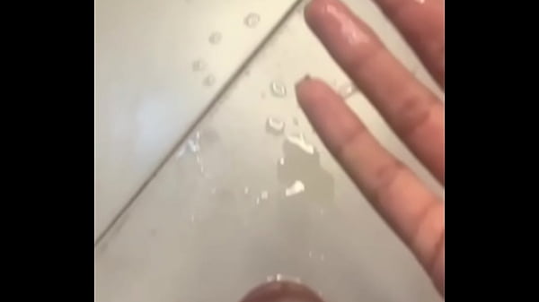 PUTA GOSTOSA MOLHANDO TUDO COM SQUIRT E GOZADA 6X DUVIDO NÃO GOZAR COM ELA ROSEREDVIP