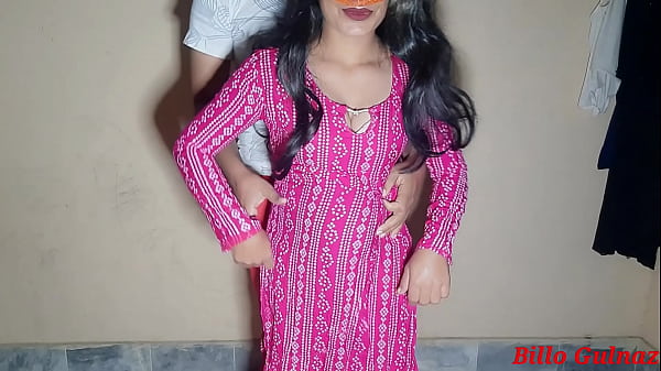 Hermanastro ayuda a su hermanastra caliente a tener sexo duro y orgasmo a chorros